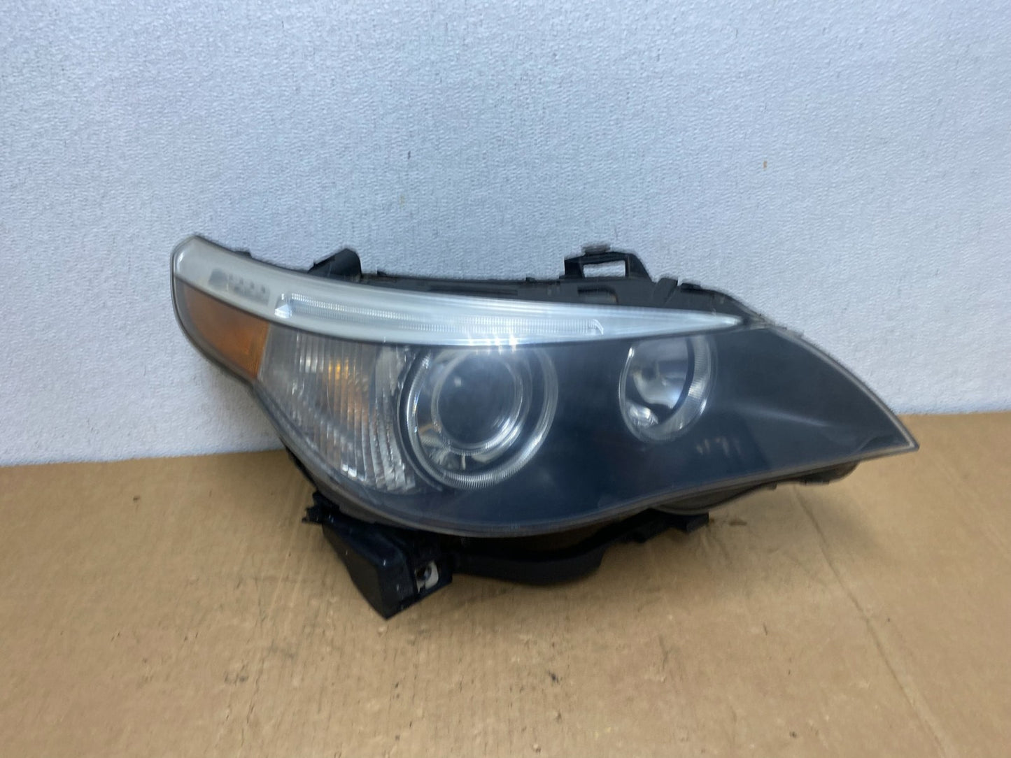 2004 to 2007 BMW 525i 5 Series Headlight Right Passenger Xenon AFS AC8564 DW0