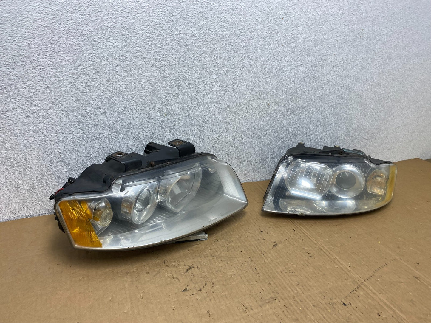 2002-2005 Audi A4 Sedan Left+Right Side Halogen Headlights AC7710 DW2