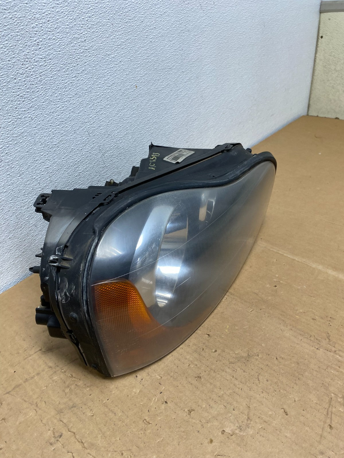 2003 to 2006 Volvo XC90 Right Passenger Rh Side Headlight Halogen AC8573 DW1