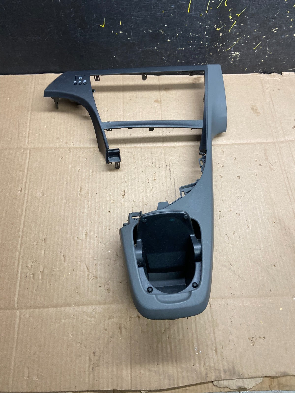 2010 to 2015 Toyota Prius 1.8L Gear Shifter Trim Panel Radio Bezel y2360 G1