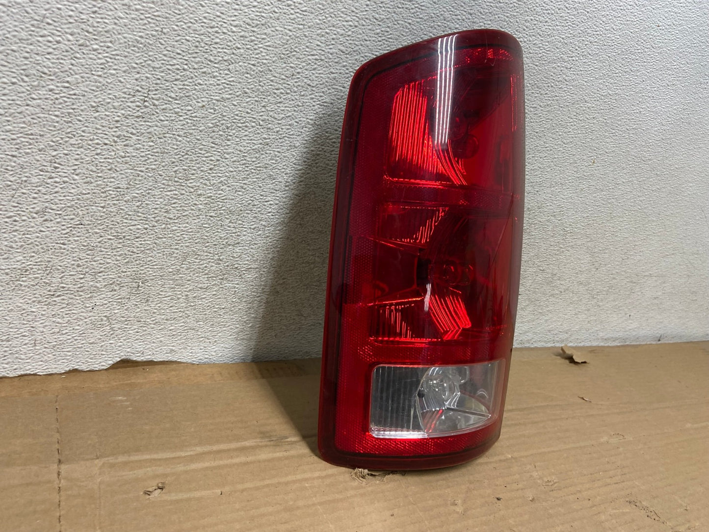 2002 to 2006 Dodge Ram 1500 Left Driver side Tail Light AG8140 LK1
