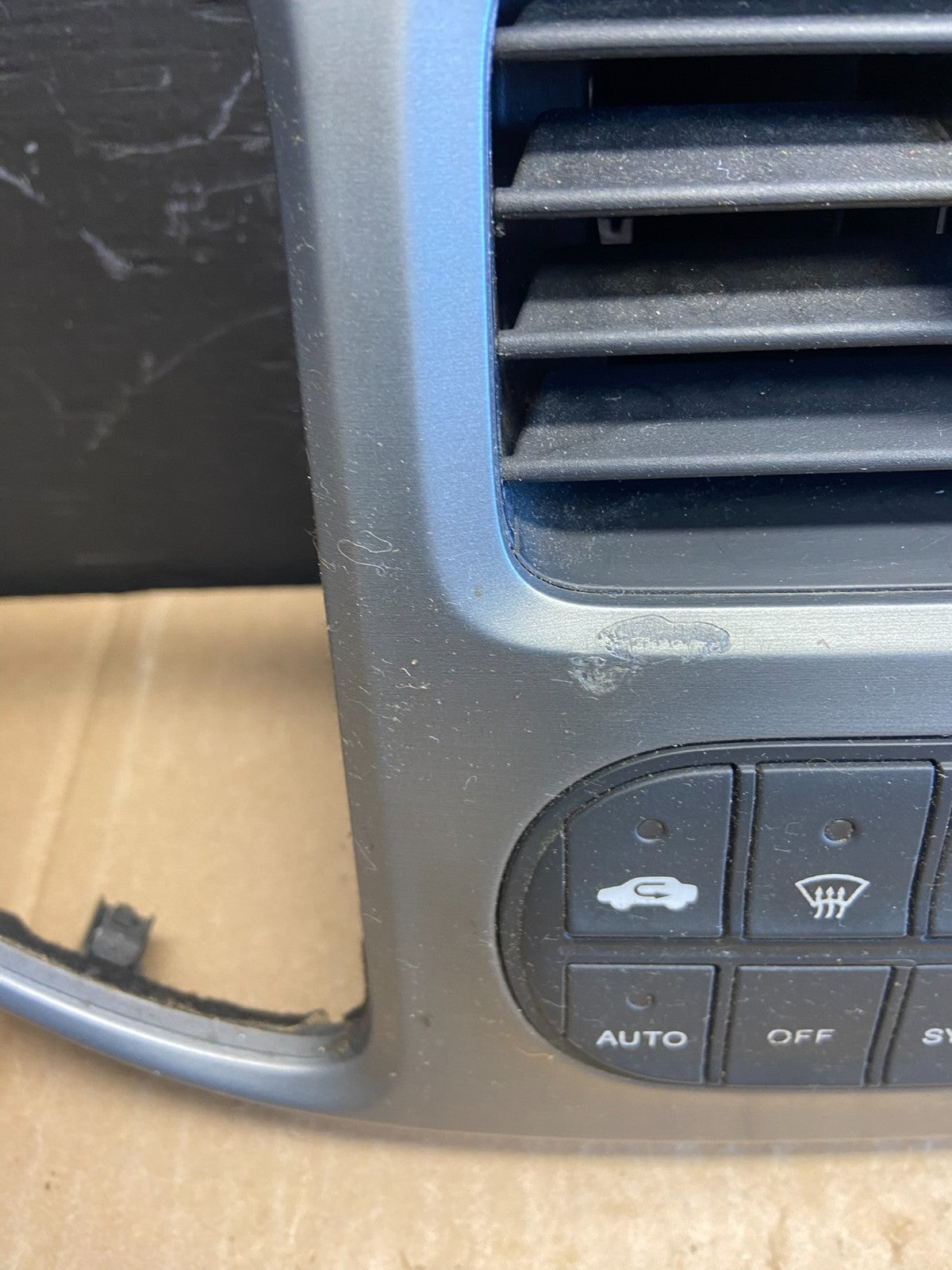 2005 to 2010 Honda Odyssey  Radio Climate Control Dash Trim Bezel Oem AB9785 DG3