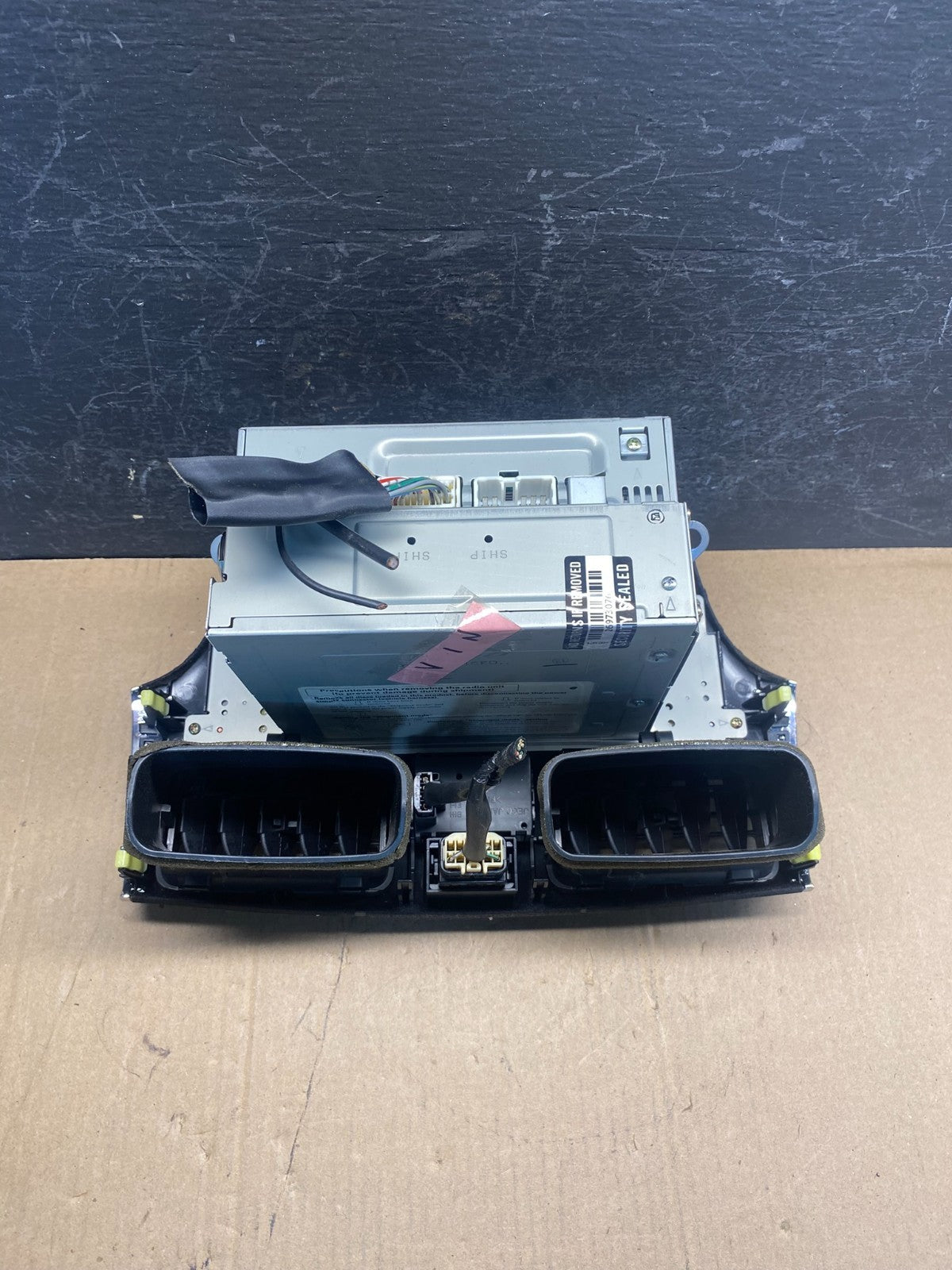 2004 to 2006 Lexus ES330 Es300 Radio Receiver Tape CD Air Vent AE7709 DW7