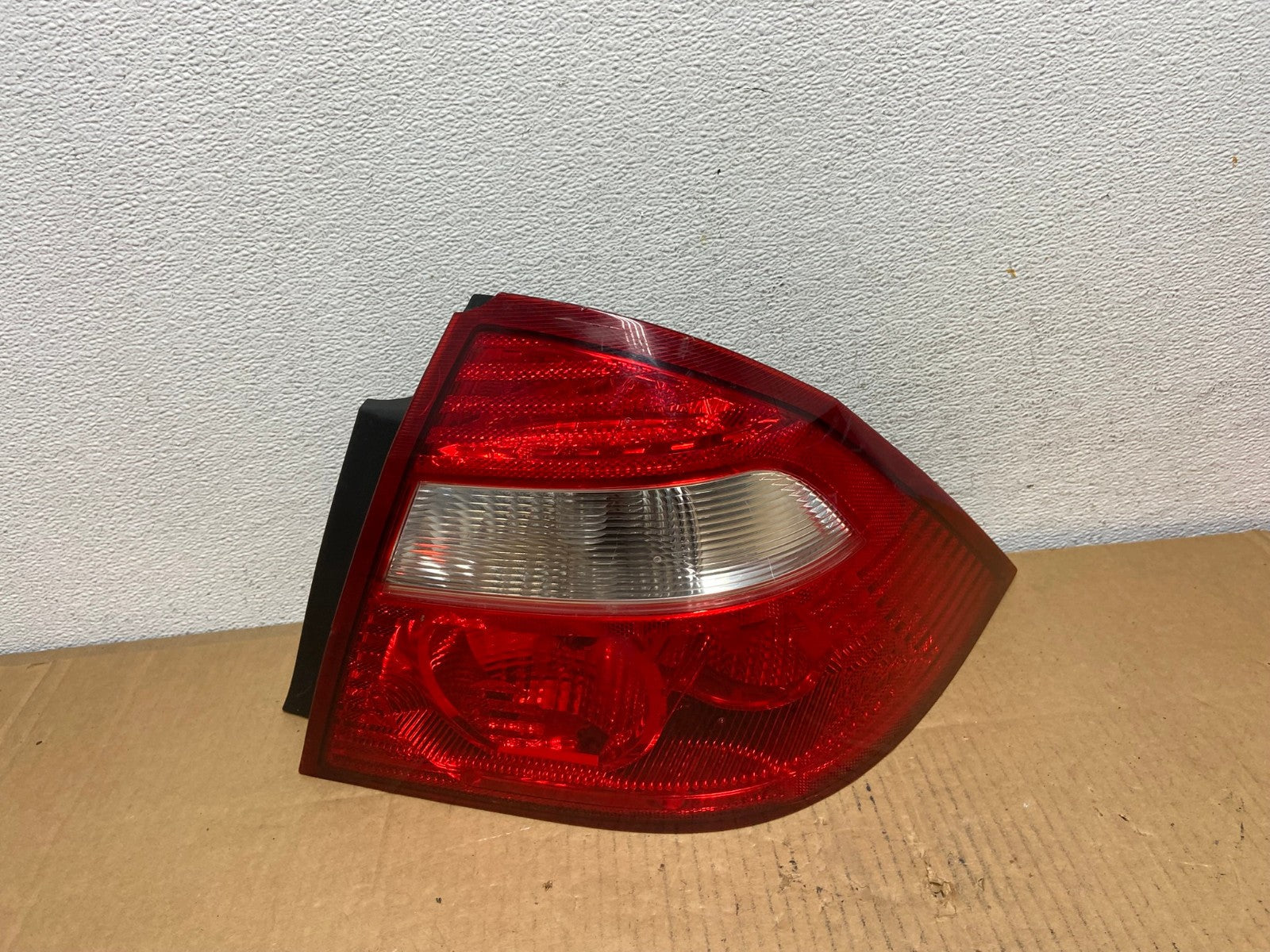 2005 2006 2007 Ford Five Hundred Right Passenger RH Side Tail Light AD0813 L0
