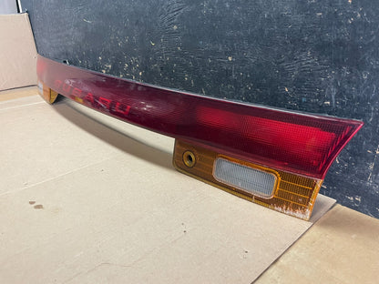 1995 to 1996 Subaru Legacy Wagon Trunk Mounted Center Tail Light Panel z8540 DG1