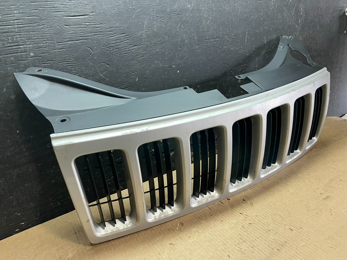 2008 2009 2010 2011 2012 Jeep Liberty Front Upper  Grill Grille OEM Y9601 DG1