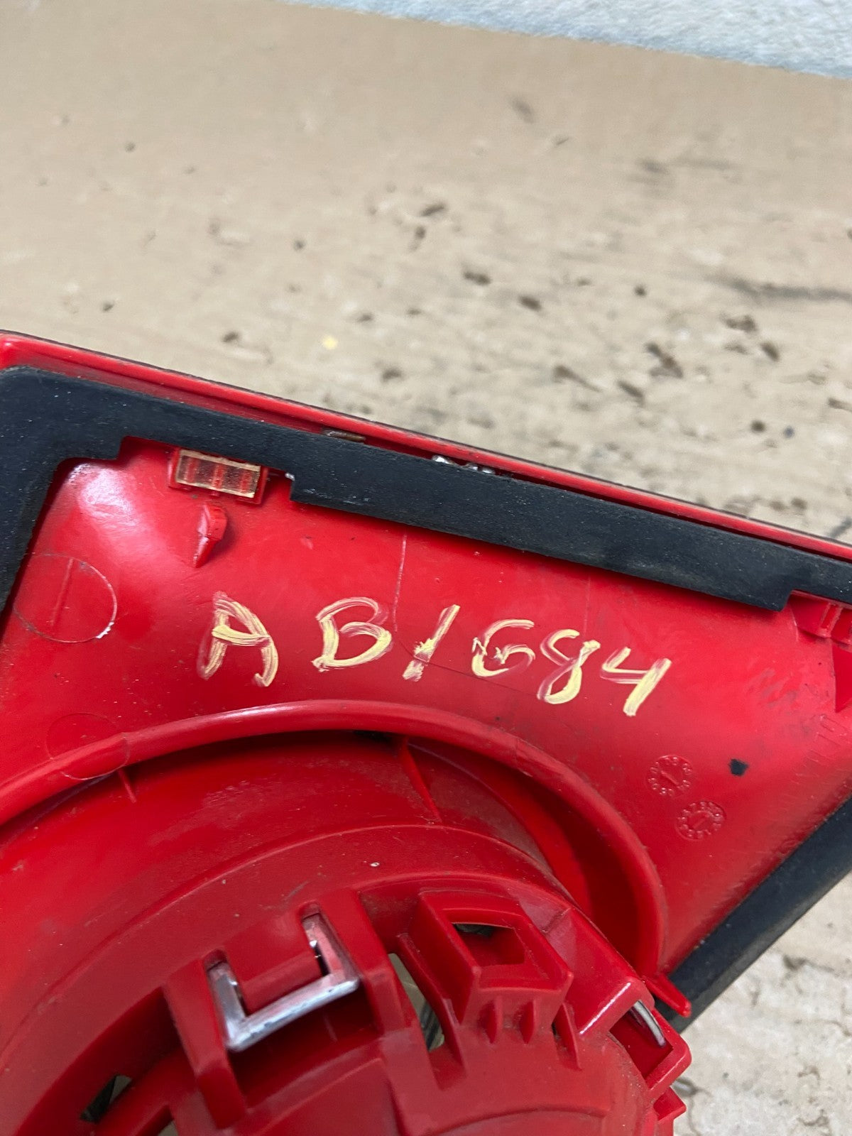 Wagon 2006 to 2010 Volkswagen Passat Right Passenger Inner Tail Light Oem AB16848