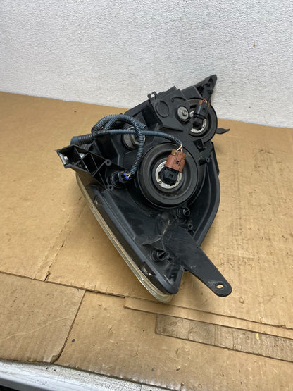 2004-2005 Toyota Sienna Driver Right Passenger Halogen Headlight AD1326 DW7