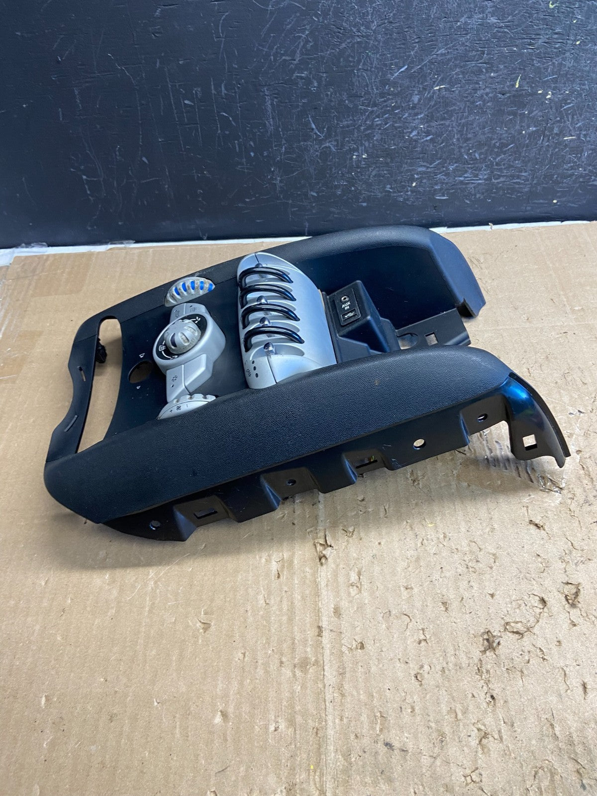 2008 to 2010 Mini Cooper Center Dash Climate Window Control AE2050 DG1