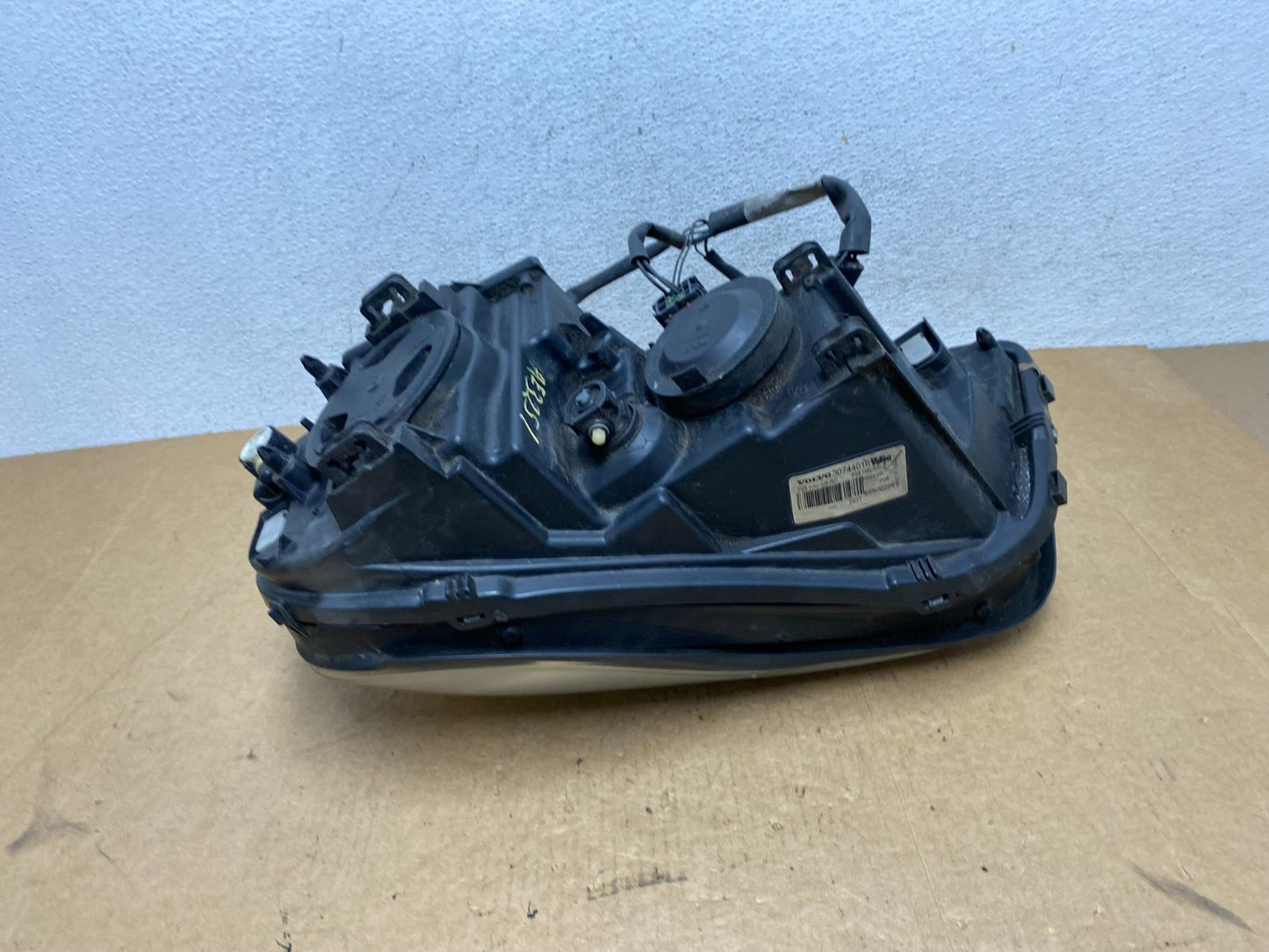 2003 to 2006 Volvo XC90 Right Passenger Rh Side Headlight Halogen AE3251 DW6
