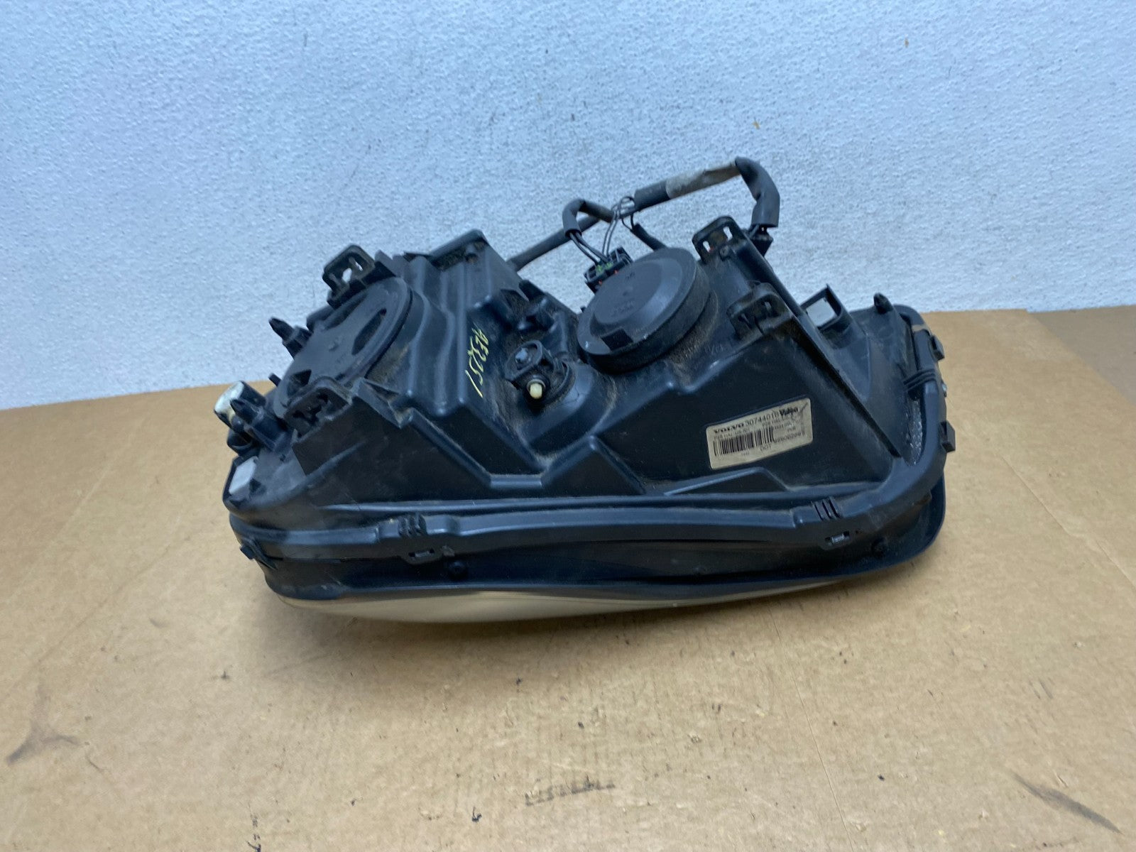 2003 to 2006 Volvo XC90 Right Passenger Rh Side Headlight Halogen AE3251 DW6