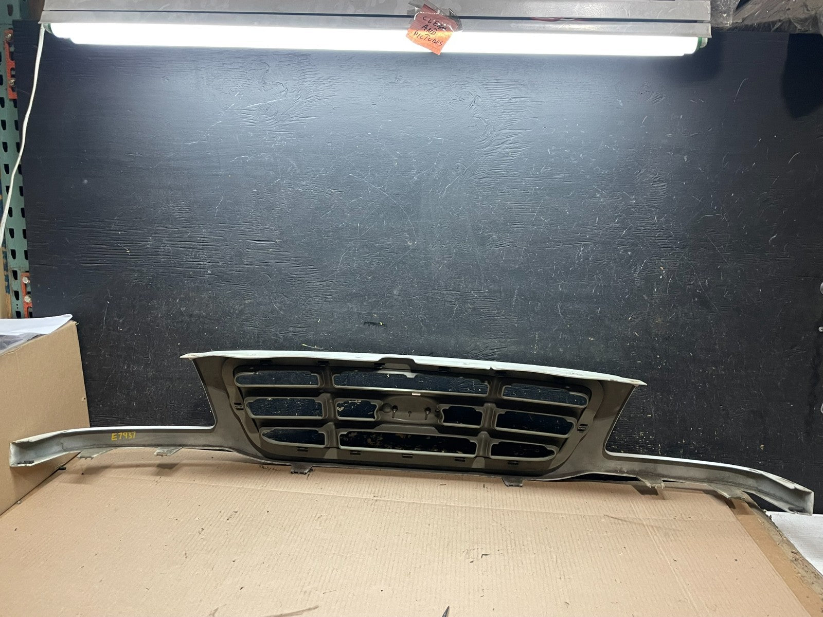 2001 to 2008 Mazda B2300 B4000 Front Upper Grill Grille OEM Z8412 DG7