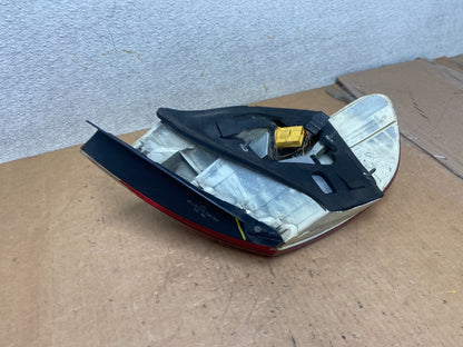 2002 to 2005 BMW 7-Series 745i 760i Right Passenger RH Side Tail Light Oem R48027