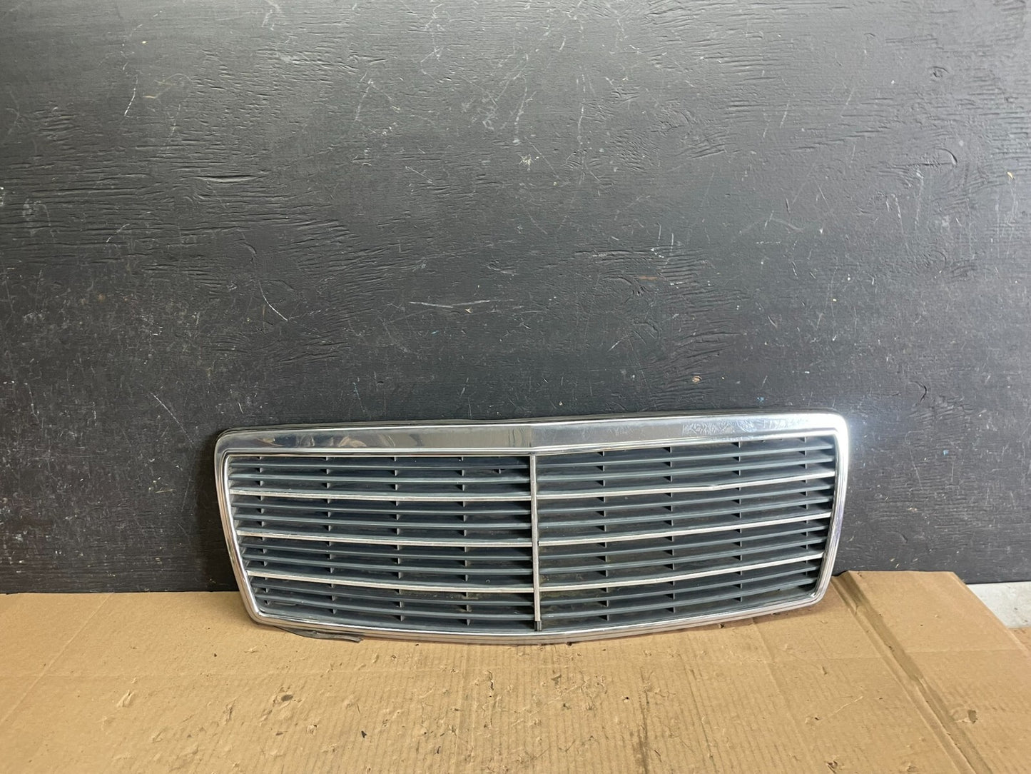 1994 to 1998 Mercedes-Benz W140 S600 S500 S320 Front Upper Grille OEM M6006 DG10