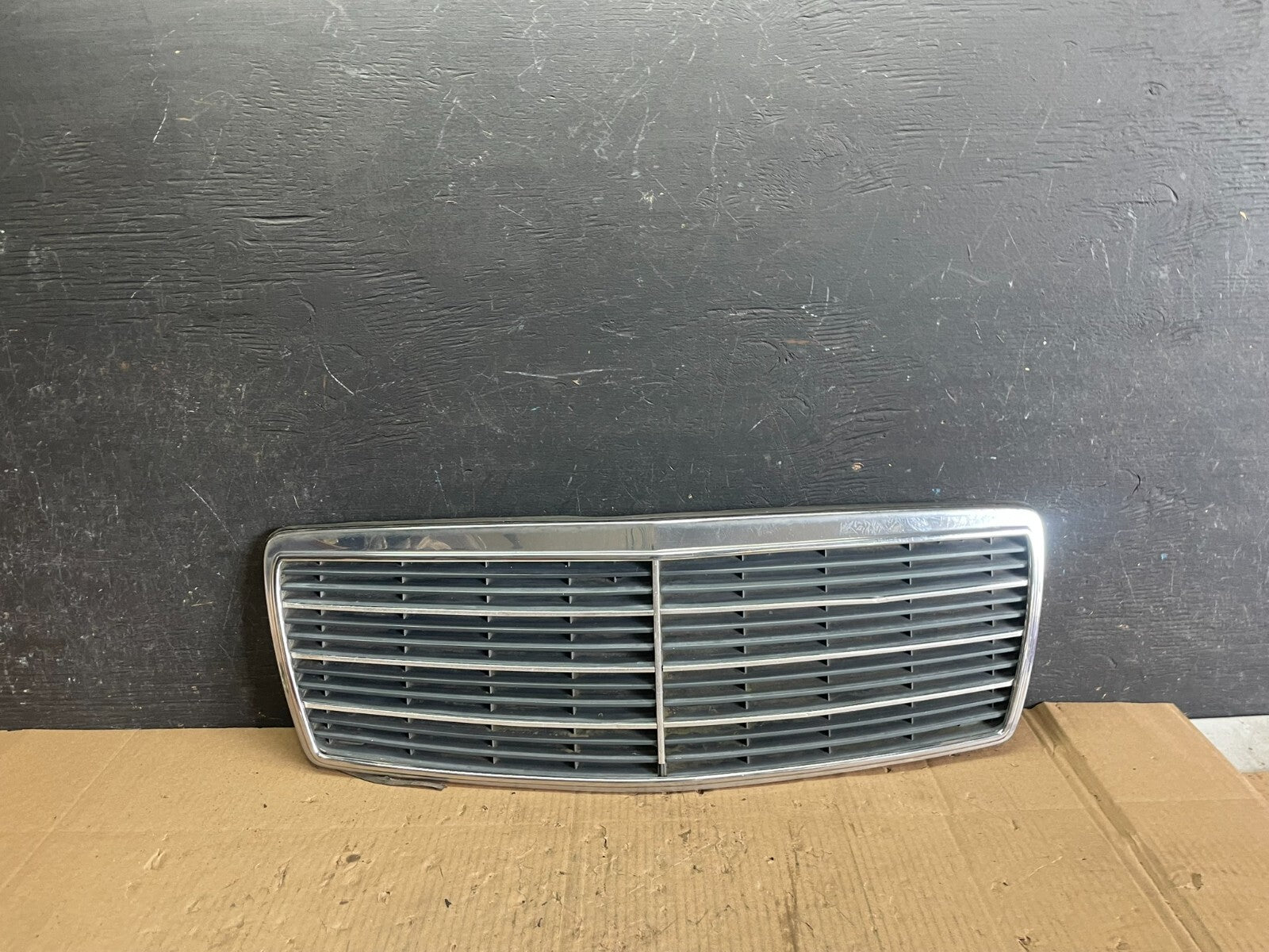 1994 to 1998 Mercedes-Benz W140 S600 S500 S320 Front Upper Grille OEM M6006 DG10