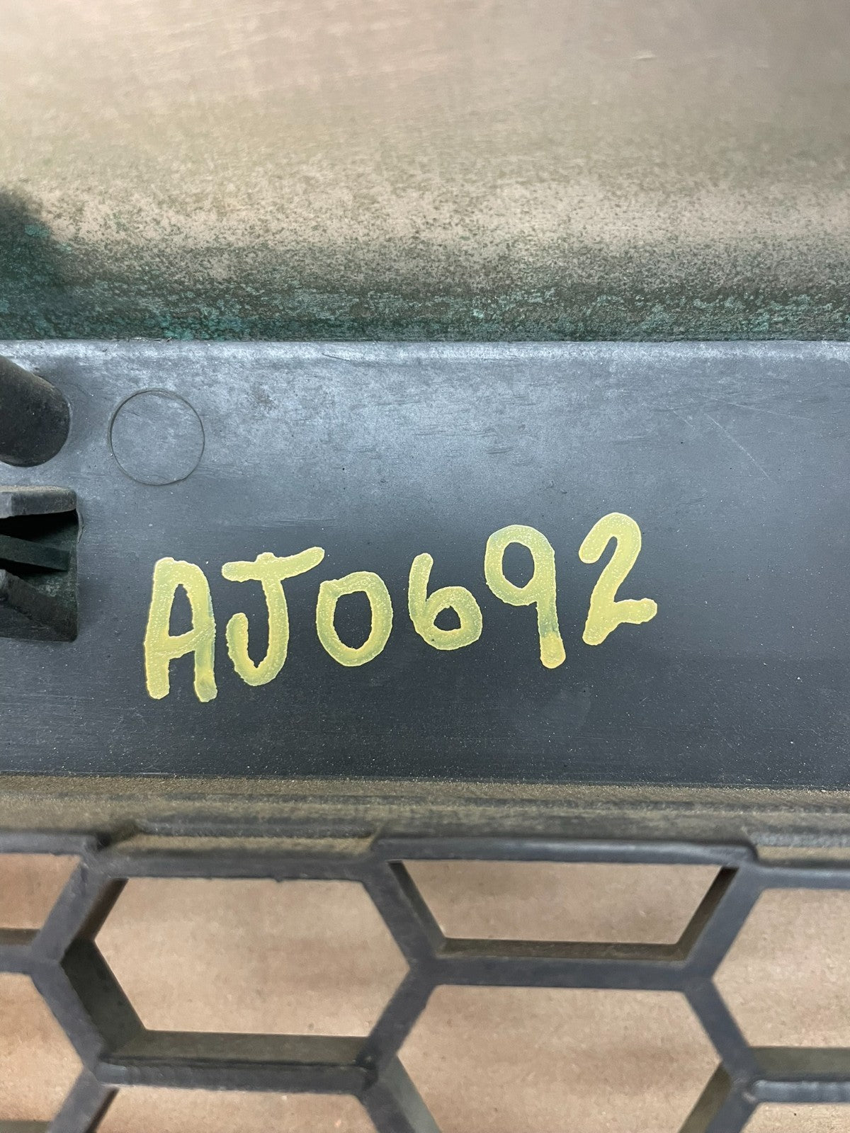 2005 to 2007 Ford Super Duty F250 Front Upper Grill Grille Aftermarket AJ0692 DG8