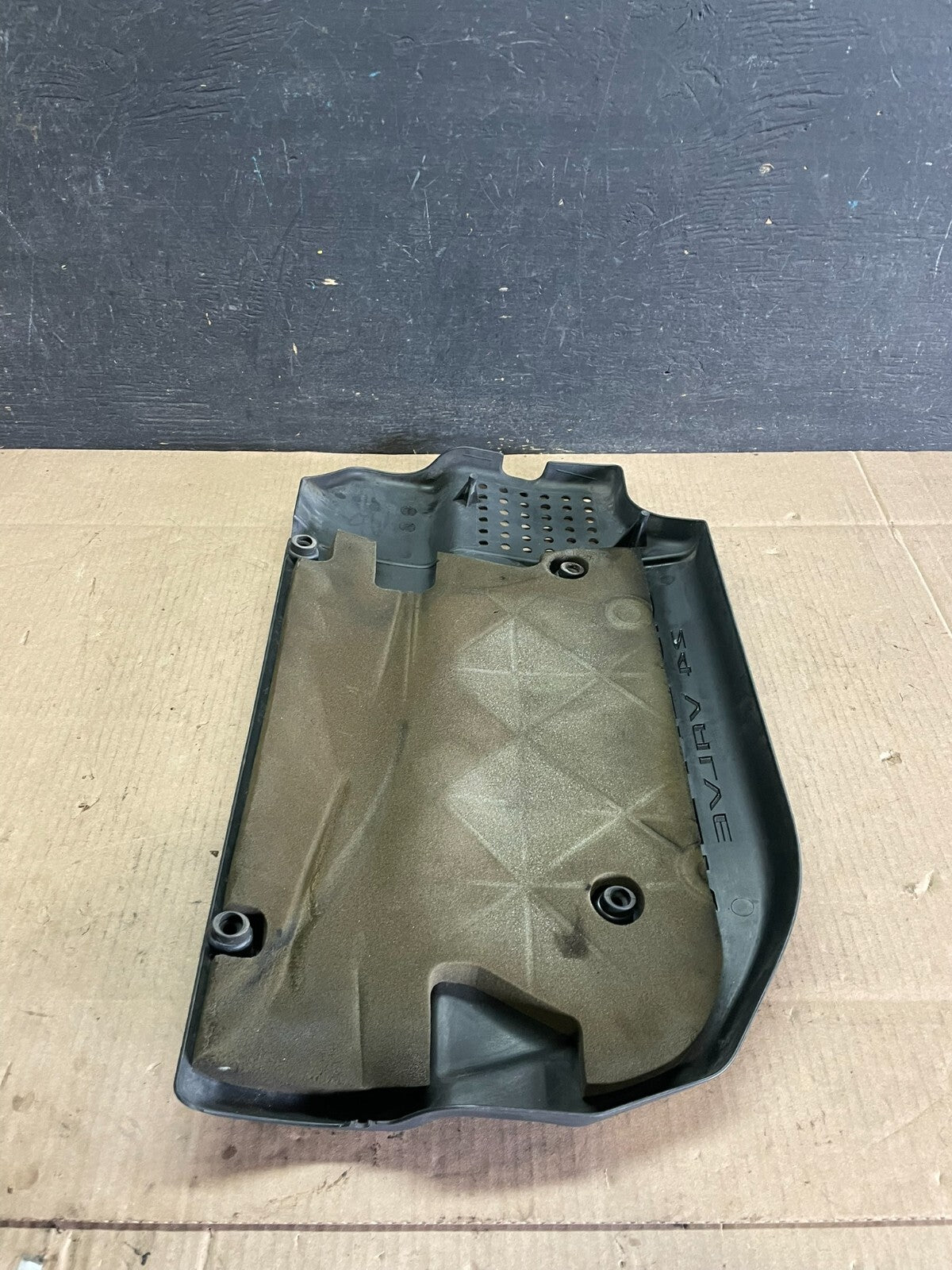2004 2005 2006 Chrysler Pacifica 3.5L Engine Cover Motor J6913 DG6