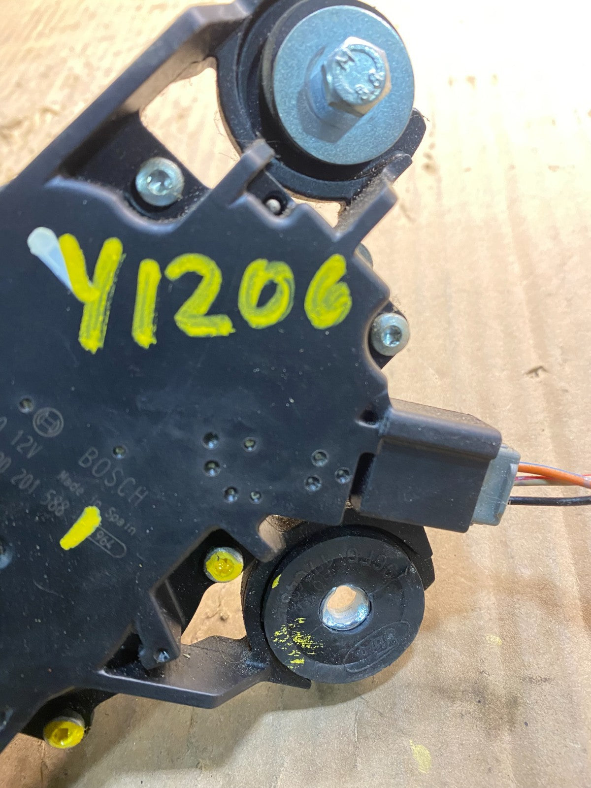 2004 to 2009 Mazda 3 Windshield Rear Wiper Motor y1207 DG7