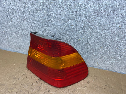 2002 - 2005 BMW 3 E46 Series Right Passenger Tail Light Oem V8357 DW1