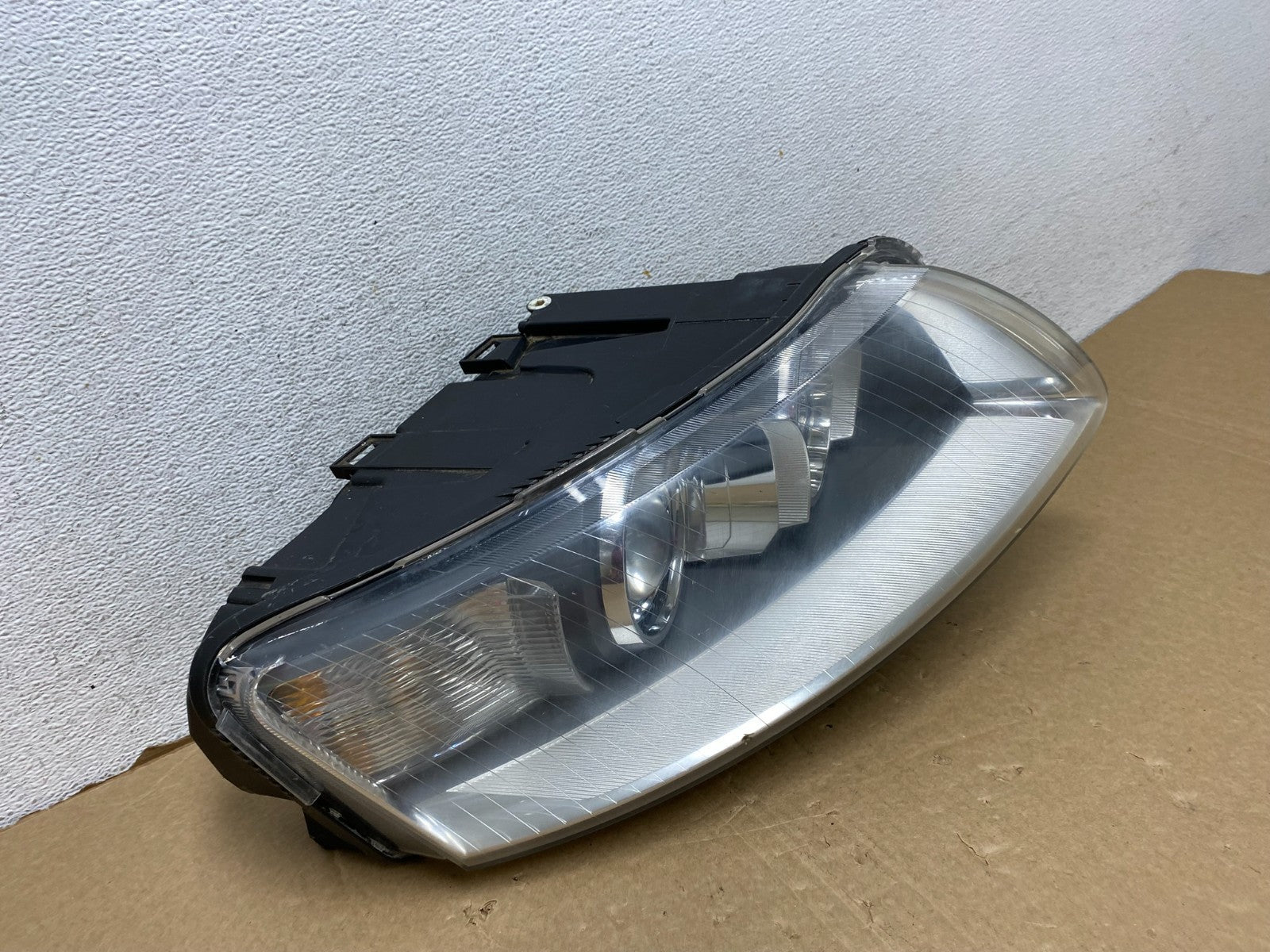 2005 to 2008 Audi A6 Right Passenger Side Headlight Xenon HID AF7311 DW2