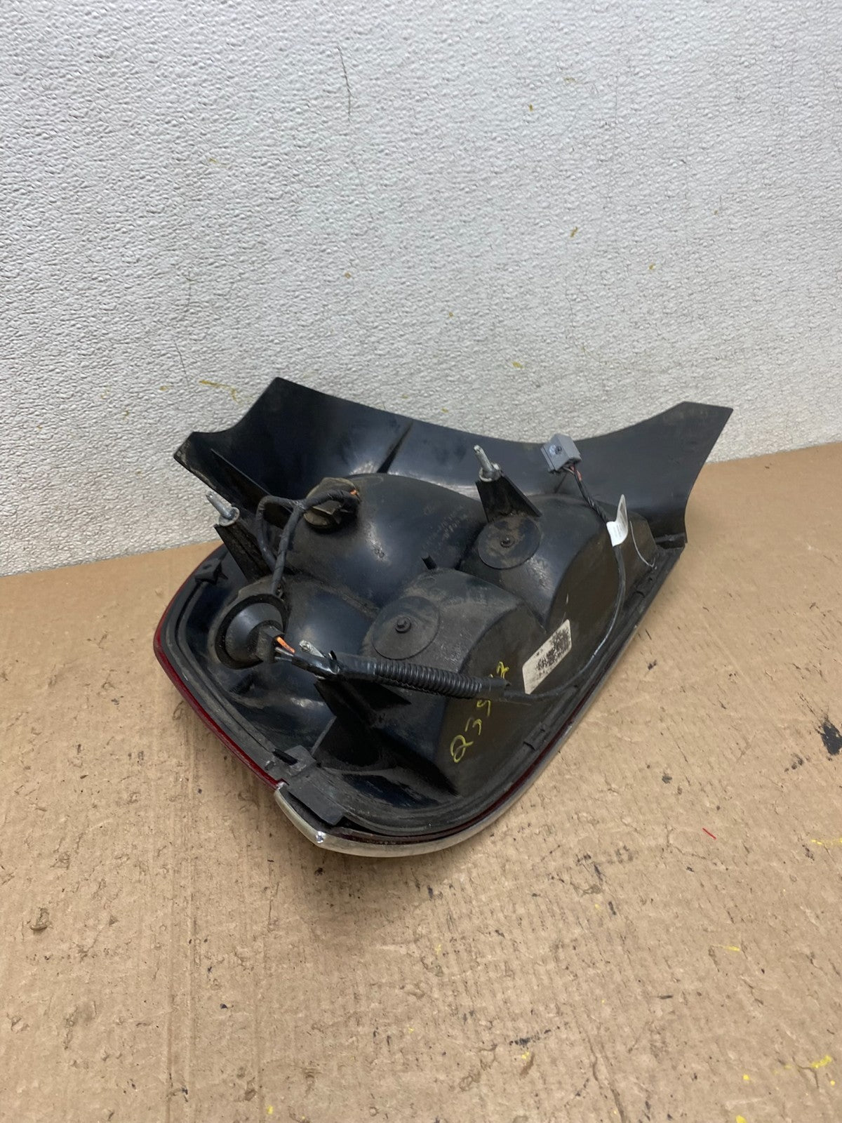 1998-2003 Ford Crown Victoria Right Passenger Rh Side Tail Light Q3572 DW6