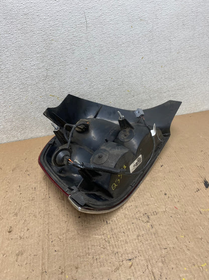 1998-2003 Ford Crown Victoria Right Passenger Rh Side Tail Light Q3572 DW6