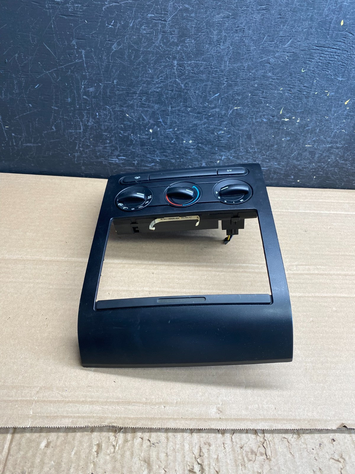 2004 to 2008 Ford F150 Radio Climate Dash Bezel Surround Black AF9993 DG2