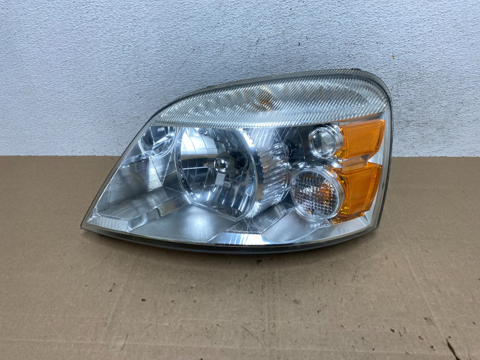 2004 - 2007 Ford Freestar Left Driver LH Side Headlight Halogen AE5976 DW0