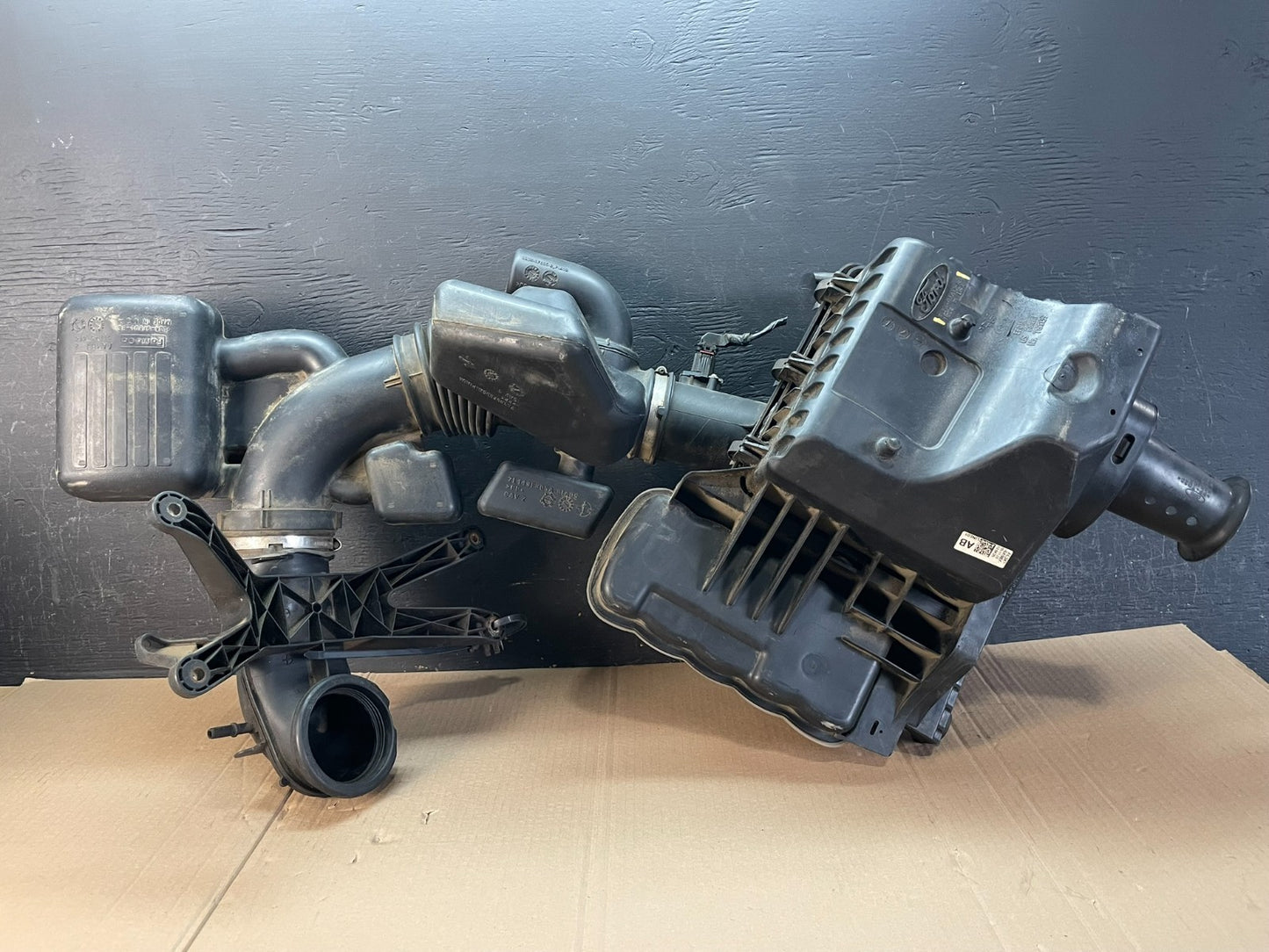 2009 to 2010 Ford Expedition Air Intake Cleaner Box Coolant Bottle ad8611 DG3