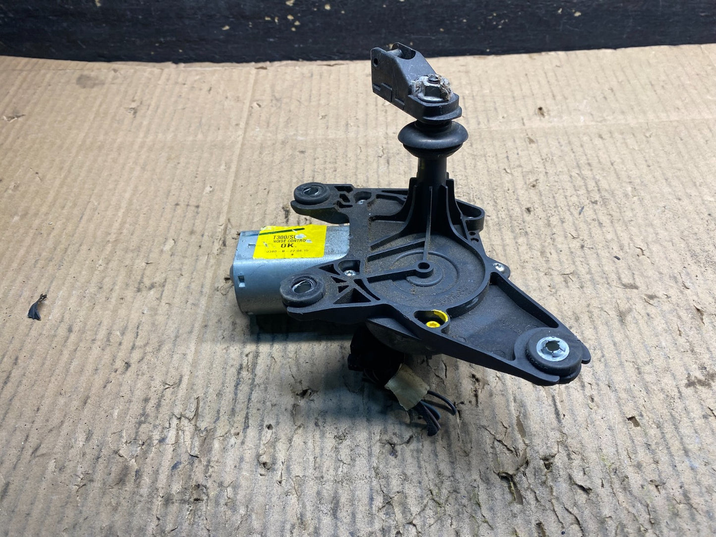 2013 to 2020 Buick Encore Windshield Rear Wiper Motor y1420 DG1