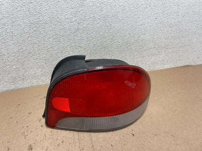 1998 to 1999 Hyundai Accent Hatchback Right Passenger RH Tail Light Oem Q4663 DG0