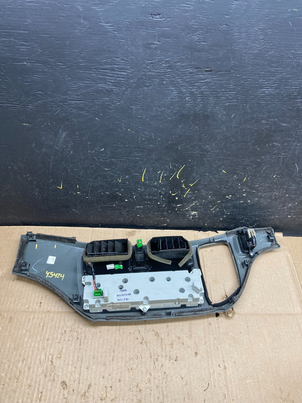 2005 to 2010 Honda Odyssey  Radio Climate Control Dash Trim Bezel Y5424 DG3