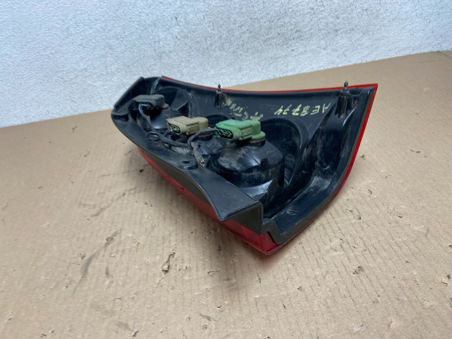 2005 2006 Mazda Tribute Left Driver LH Tail Light AE8774 DW7