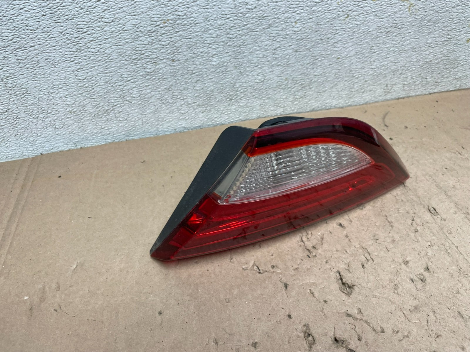 2015 to 2017 Chrysler 200 Sedan Right Passenger  Inner Tail Light Oem Q4847 DW2