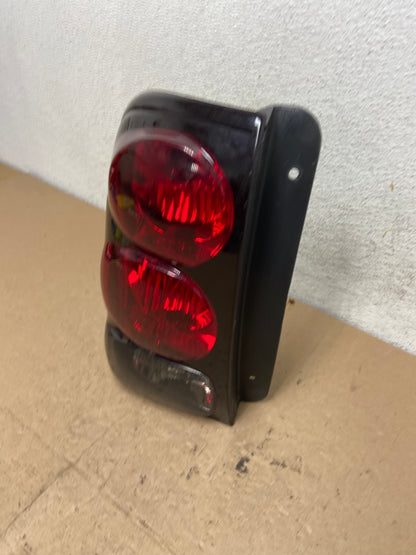2002 to 2009 Chevrolet Trailblazer Left Driver LH Side Tail Light AF4783 LK1