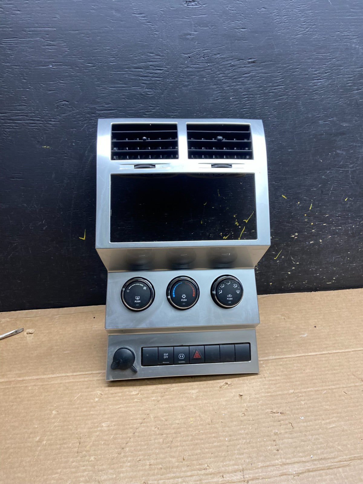2007 to 2012 Dodge Nitro Dash Climate Temperature Control Radio Bezel W0382 DG0