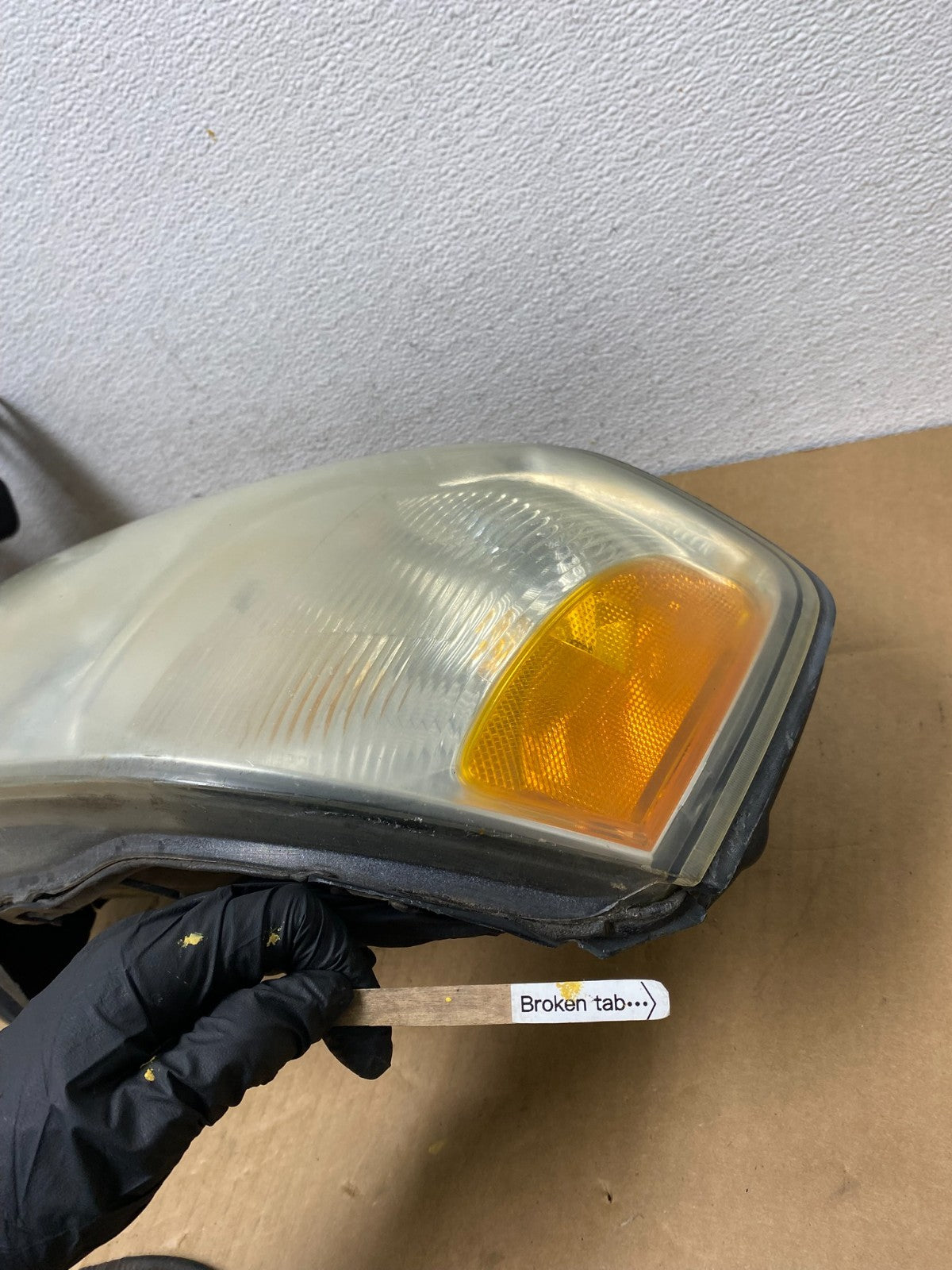 2001 2002 2003 2004 Mazda Tribute Left+Right Side Set Headlights AC7706 DW7