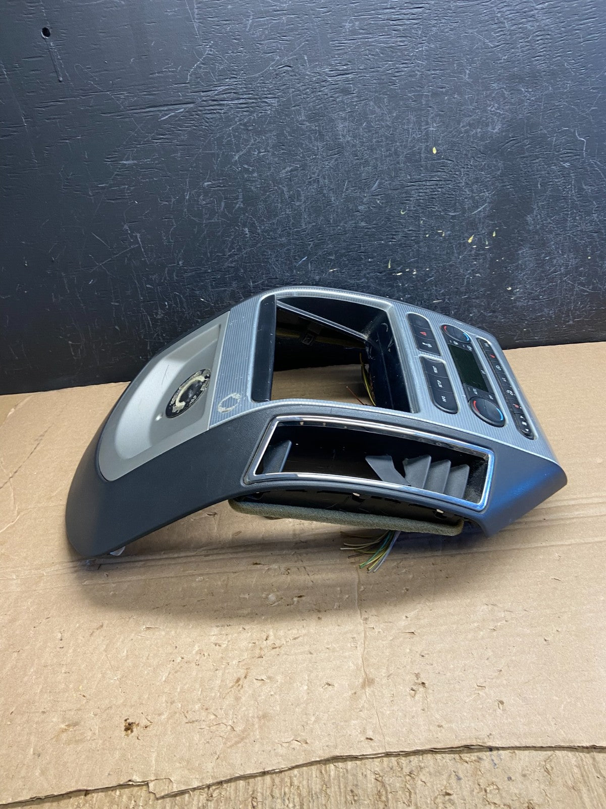 2007 - 2010 Ford Edge Heater Climate Control Radio Control Dash Bezel AF2039 DW1
