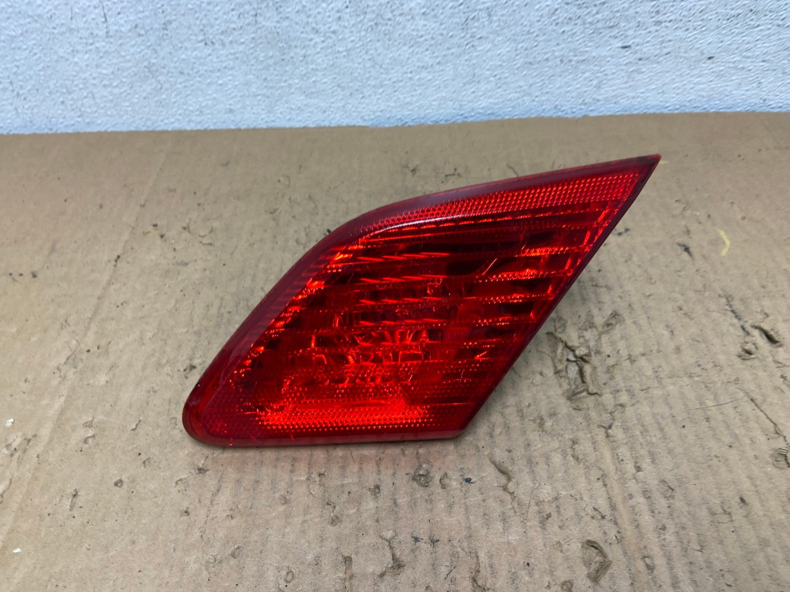 2003 to 2004 Toyota Avalon Right Passenger RH Inner Tail Light AD2539 LK0