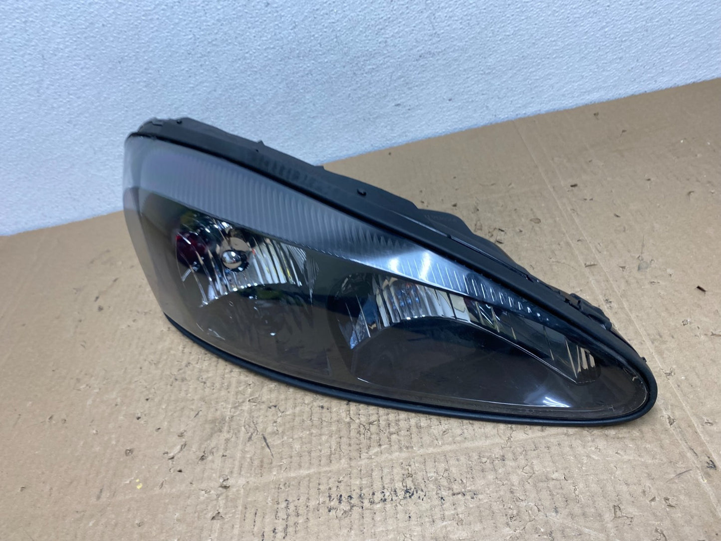 2004 to 2008 Pontiac Grand Prix Right Passenger Black Headlight AC4101 DW1