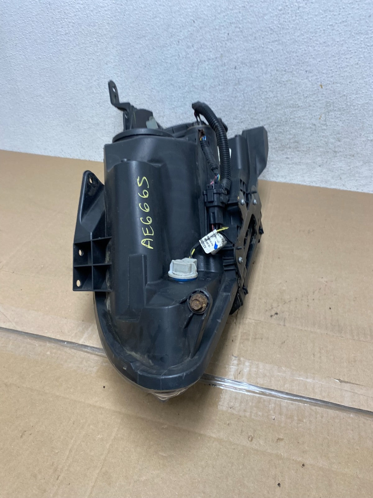 2013 - 2015 Nissan Sentra W/LED Halogen Right Passenger Headlight AE6665 DW8