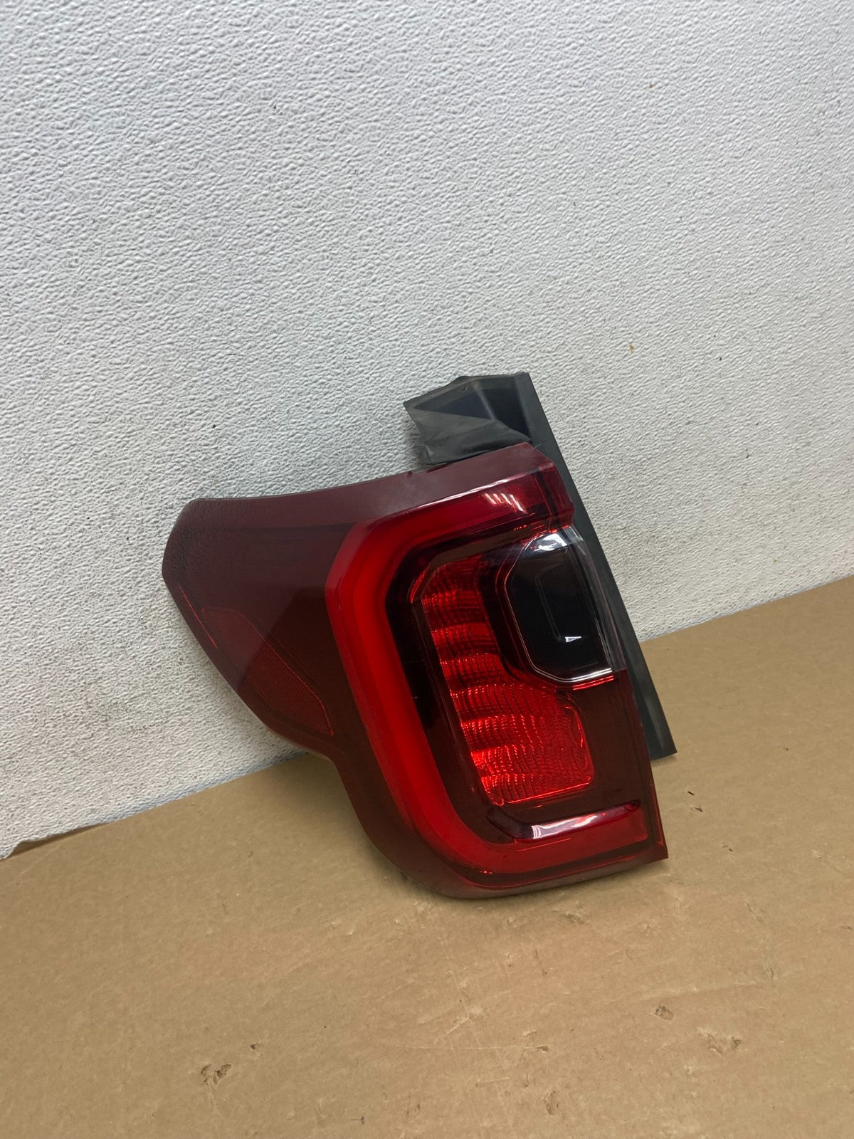 2020 to 2023 GMC Acadia Left Driver LH Side Tail Light AF7297 DW2