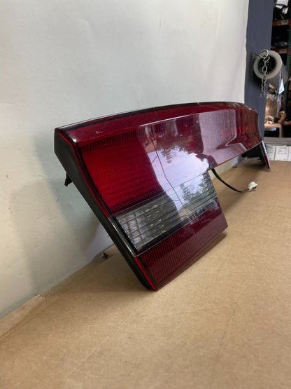 2000 to 2004 Subaru Legacy 4dr Sedan Trunk Center Tail Light Panel AG0815 DG2