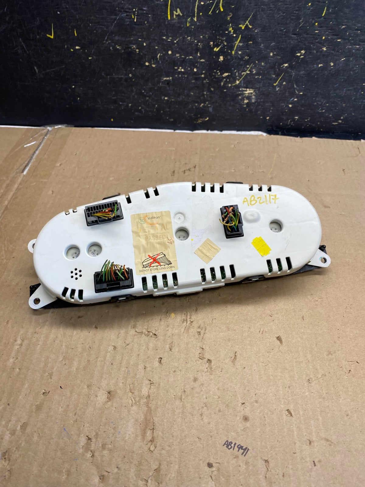 2004 to 2005 Jaguar XJ8 Instrument Cluster Gauge Speedometer AB2117 DG4