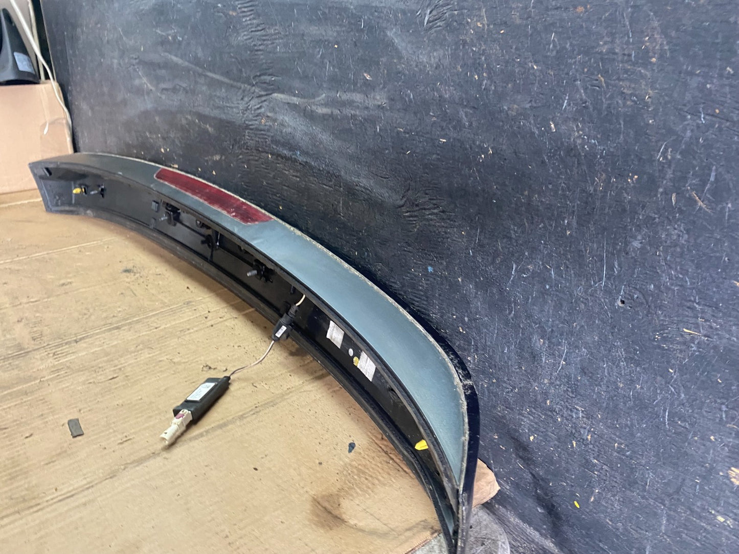 2007 to 2009 AUDI Q7 Rear Tailgate Spoiler W/ 3RD Third Brake Light OEM s6029 DG8