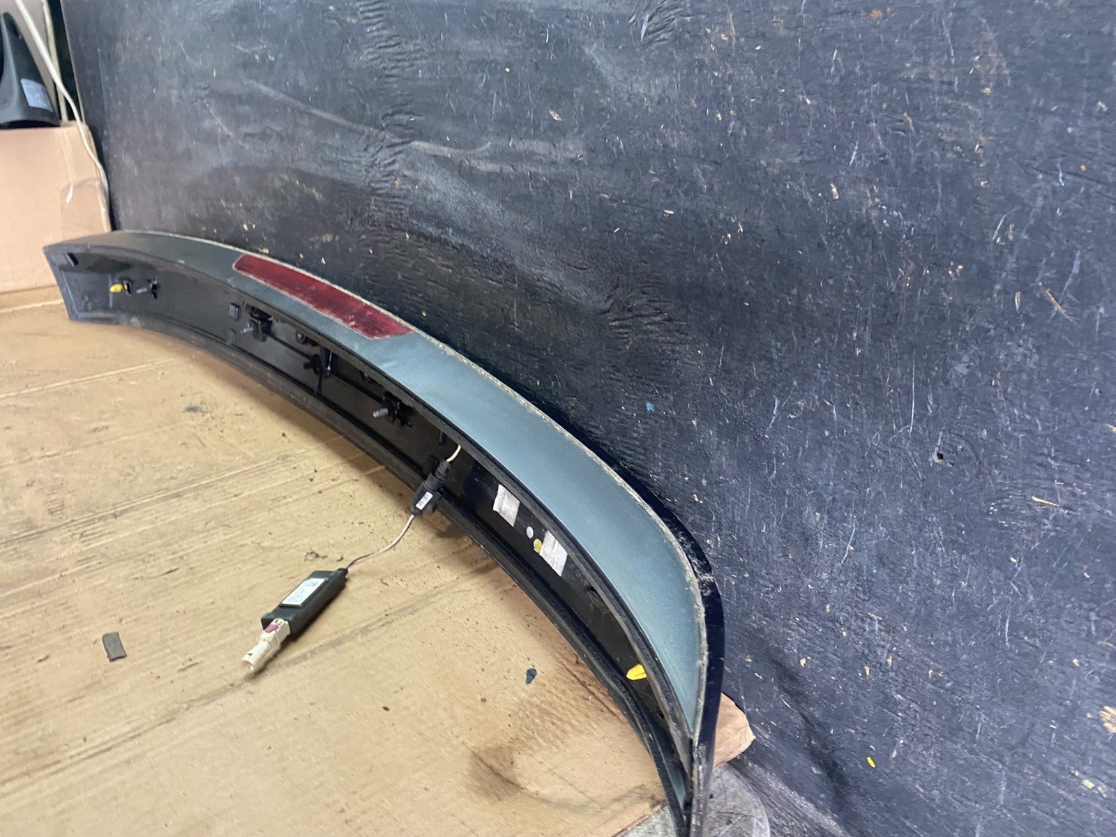 2007 to 2009 AUDI Q7 Rear Tailgate Spoiler W/ 3RD Third Brake Light OEM s6029 DG8
