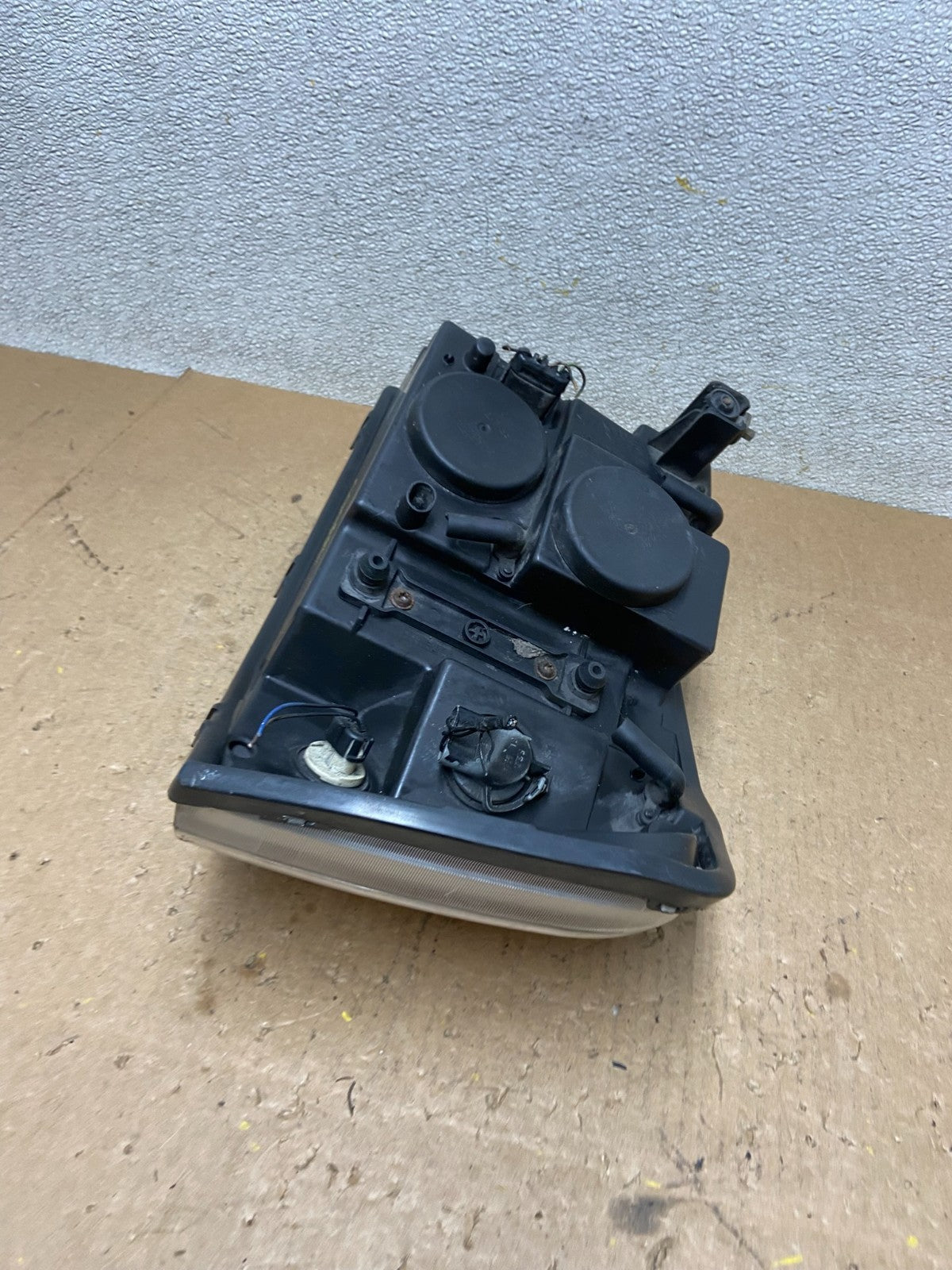 2002 to 2009 Gmc Envoy Right Passenger RH Side Headlight Halogen Z9352 DW6