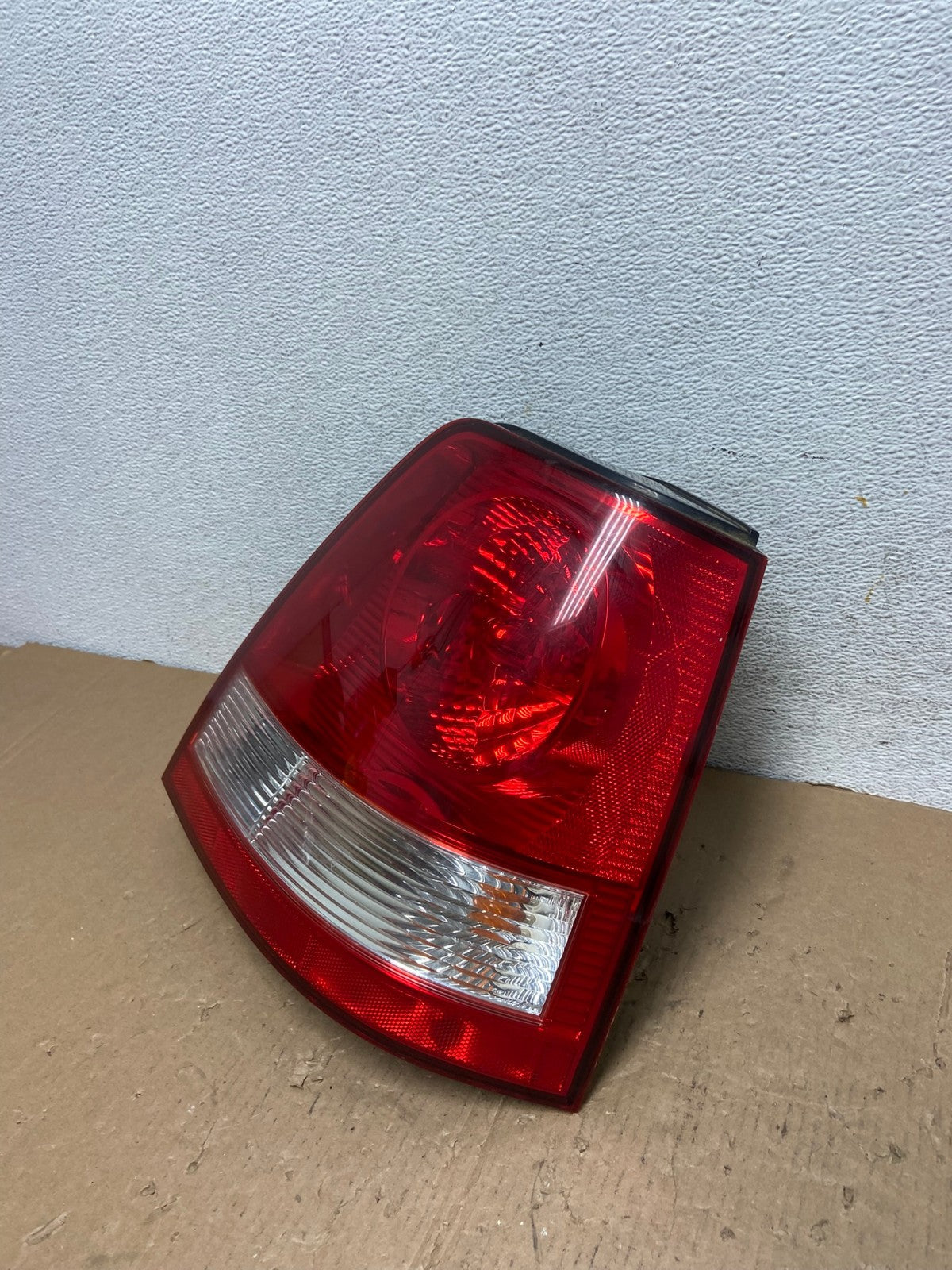2003 to 2006 Kia Sorento Right Passenger RH Side Tail Light AD8118 LK1