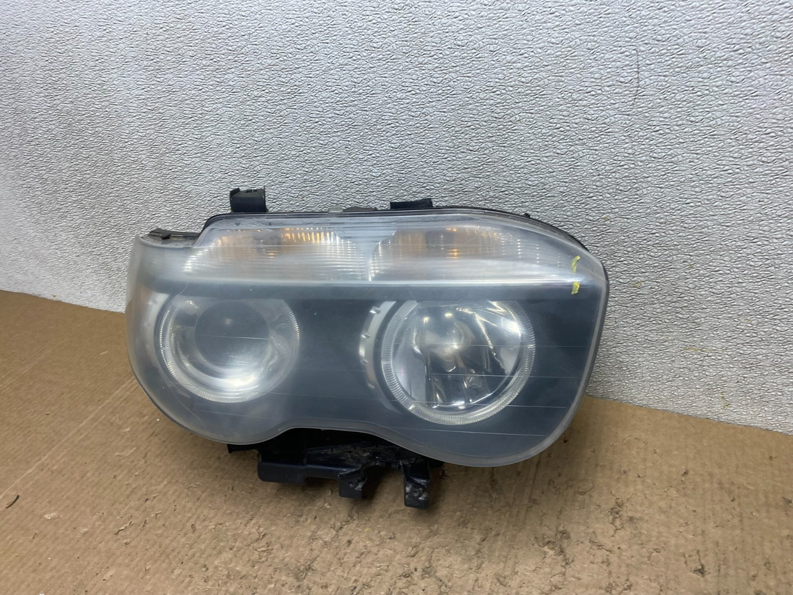 2002 to 2005 BMW 7 Series 745i Xenon Right Passenger Headlight W8094 DW1