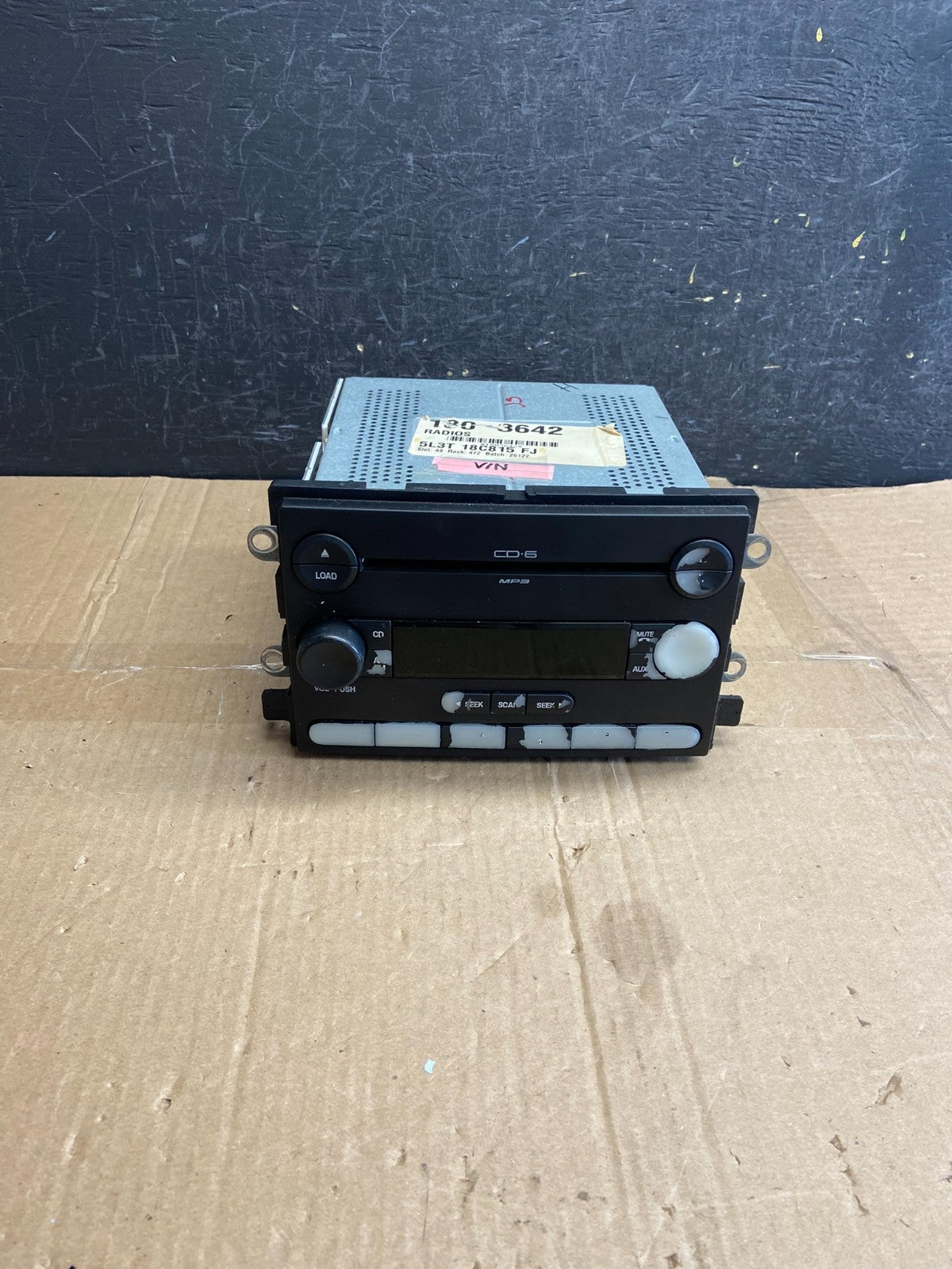 2004 to 2008 Ford F150 Mustang Radio Stereo Audio AM/FM AF2810 DW0